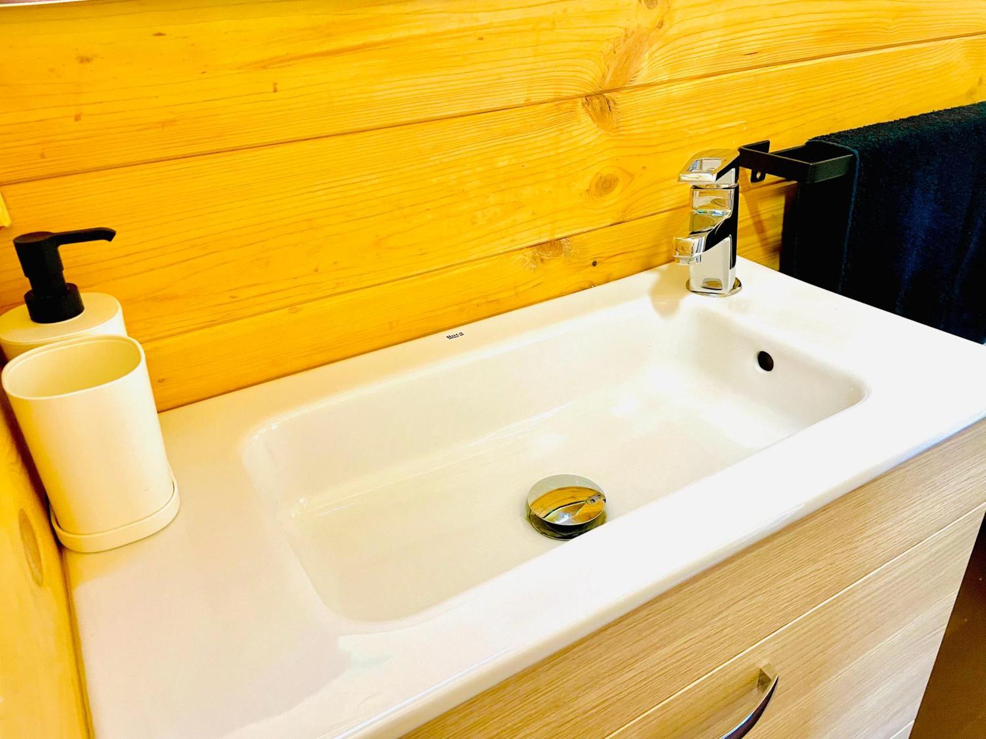 Tiny House Deluxe Para Escapada Con Jacuzzi มูร์เซีย ภายนอก รูปภาพ